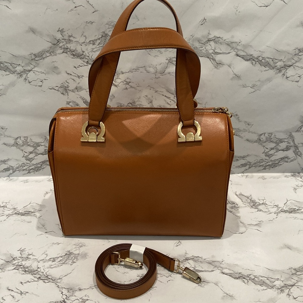 Vintage rare SALVATORE FERRAGAMO Gancini crossbody/handbag - Picture 3 of 12